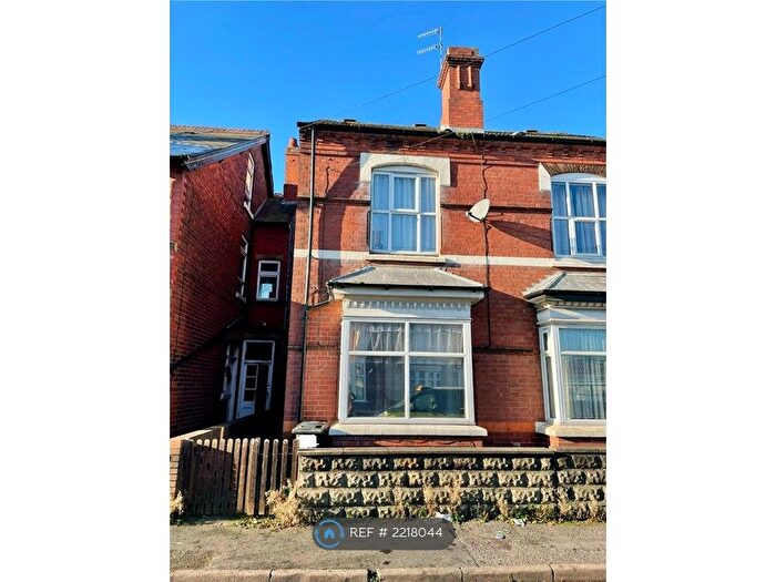 3 Bedroom Semi-Detached House To Rent In New Road, Dudley, DY2