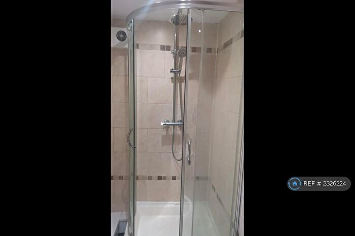 2 Bedroom Flat To Rent In Woodhouse Street, Leeds, LS6