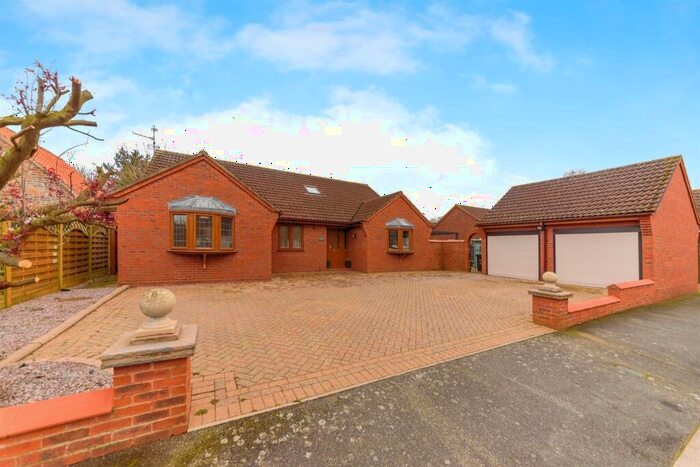 4 Bedroom Detached House For Sale In Barn Owl Close, Langtoft, Peterborough, PE6
