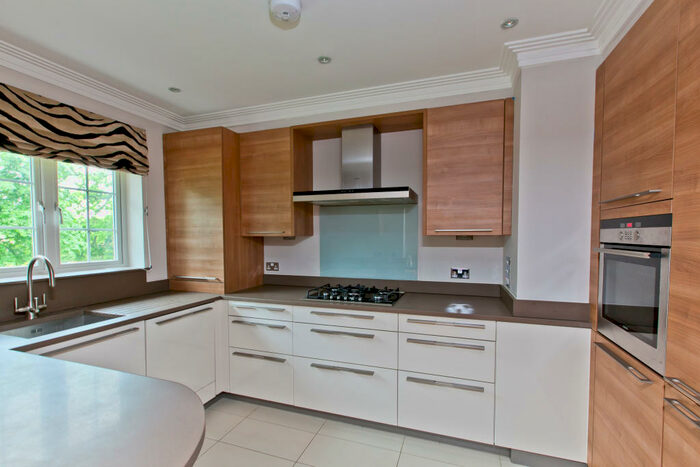 2 Bedroom Apartment To Rent In Claremont Lane, KT10