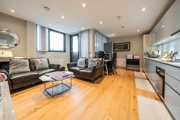 2 Bedroom Flat For Sale In John Busch House, London Road, TW7