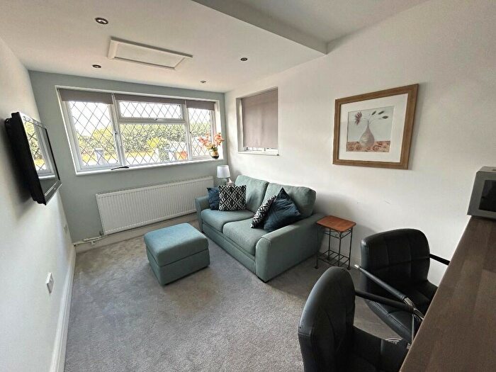 1 Bedroom Flat To Rent In Station Road, AL9