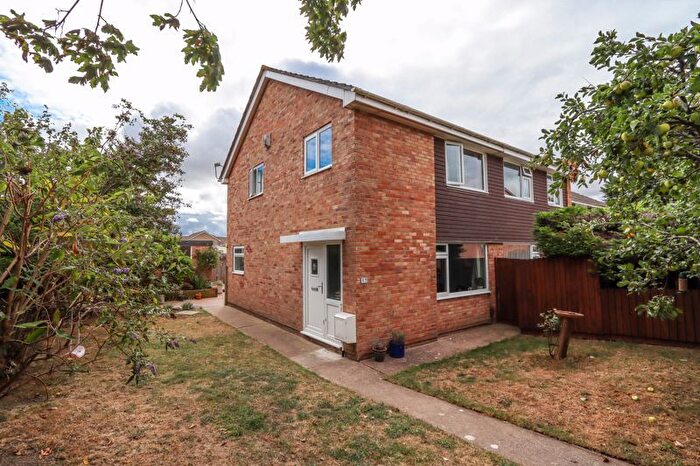 3 Bedroom End Of Terrace House For Sale In Yeolands Drive, Clevedon, BS21