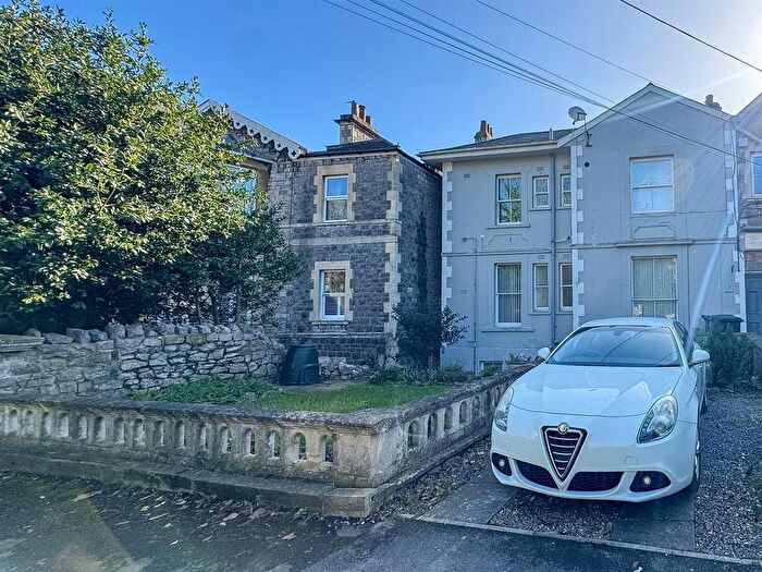 2 Bedroom Flat For Sale In Queens Road, Weston-Super-Mare, BS23