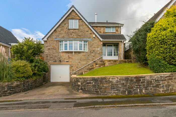 3 Bedroom Detached House For Sale In Lingards Road, Slaithwaite, Huddersfield HD7