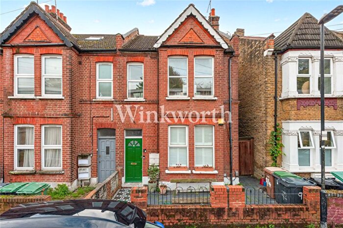 3 Bedroom Flat To Rent In Hermitage Road, London, N4