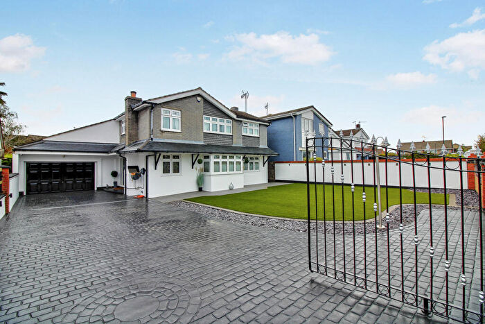4 Bedroom Detached House For Sale In Whitchurch Lane, Bristol, BS14