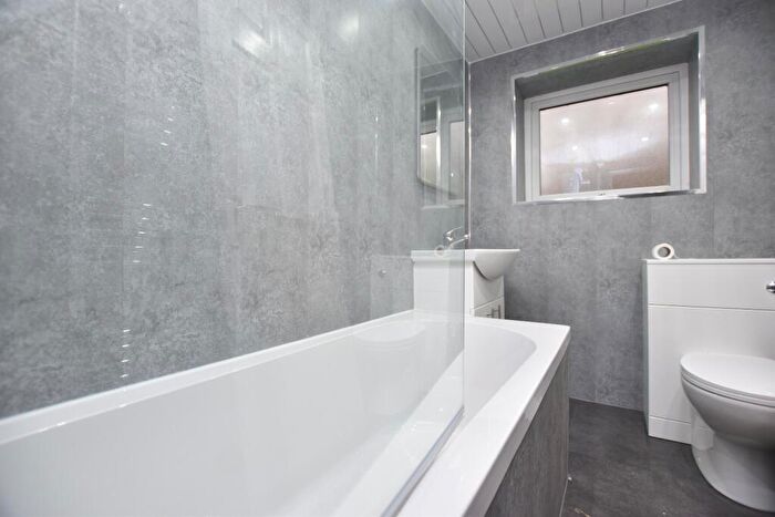 2 Bedroom Flat To Rent In , PA15