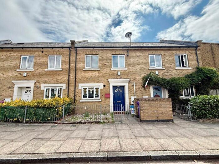 3 Bedroom Terraced House To Rent In Oban Street, London, E14