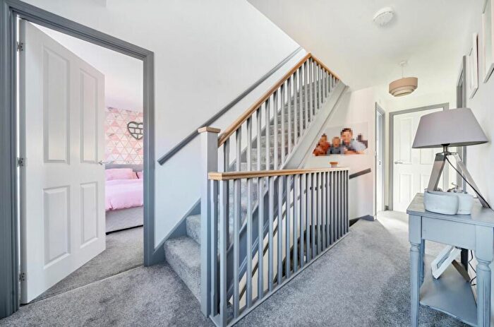 5 Bedroom Detached House For Sale In Cameron Crescent, Bedford, MK40