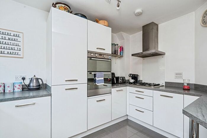 2 Bedroom Terraced House For Sale In Reed Street, Woking, GU22