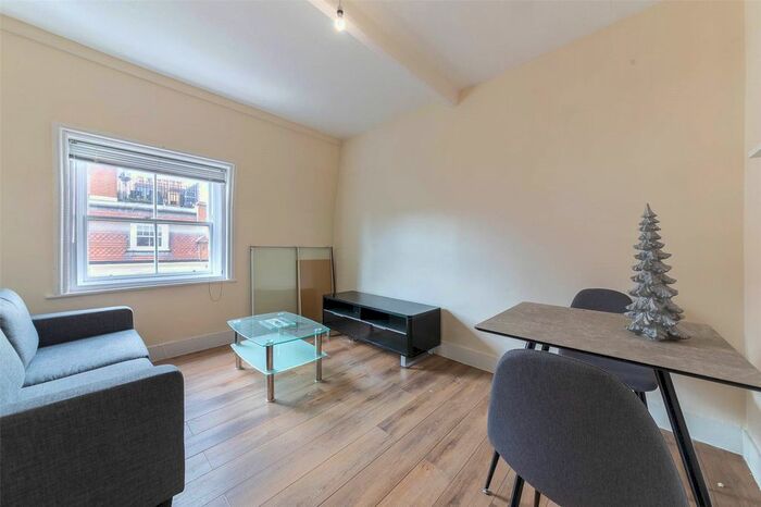 2 Bedroom Flat To Rent In Cavendish Building, Gilbert Street, London, W1K