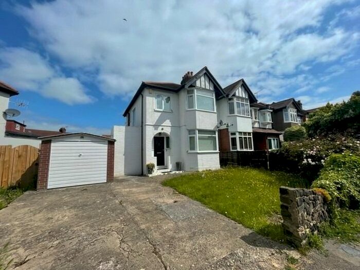 3 Bedroom Semi-Detached House To Rent In Ainslie Wood Road, Chingford, E4