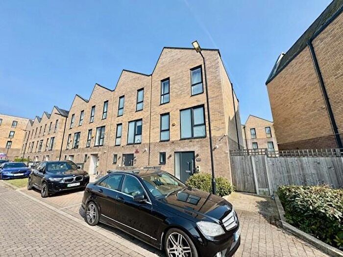 3 Bedroom End Of Terrace House To Rent In Sandpiper Drive, Harrow, HA2