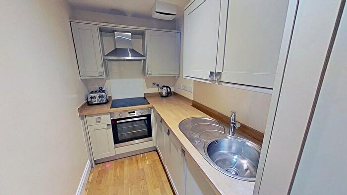 3 Bedroom Flat To Rent In Caledonian Place, Edinburgh, EH11