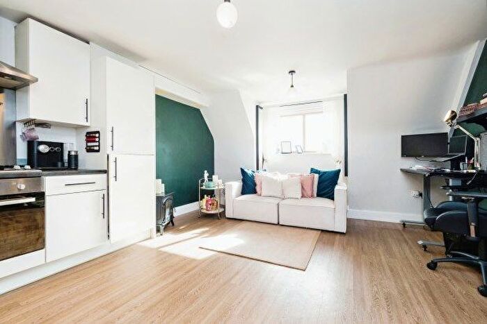 1 Bedroom Flat To Rent In Chargeable Lane, London, E13