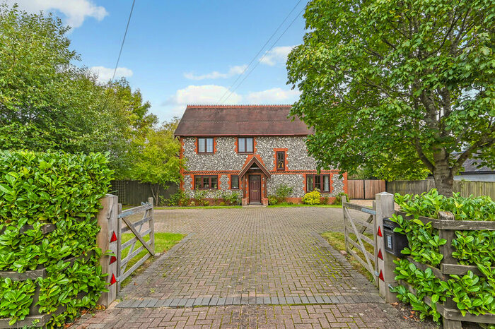4 Bedroom Detached House For Sale In Bishops Wood Road, Mislingford, PO17
