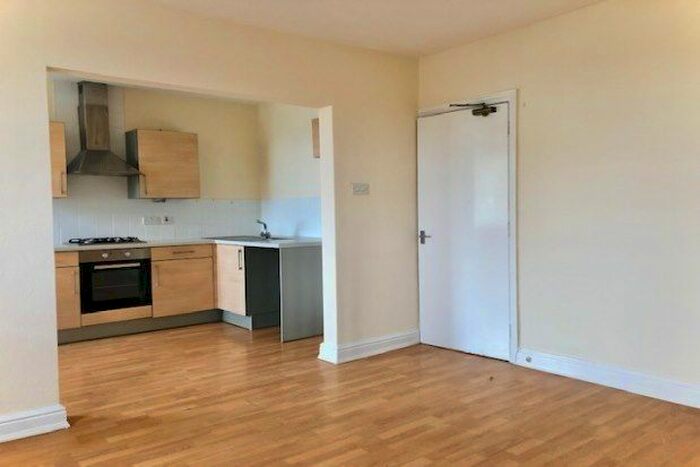 2 Bedroom Flat To Rent In Bay View Road, Colwyn Bay, LL29