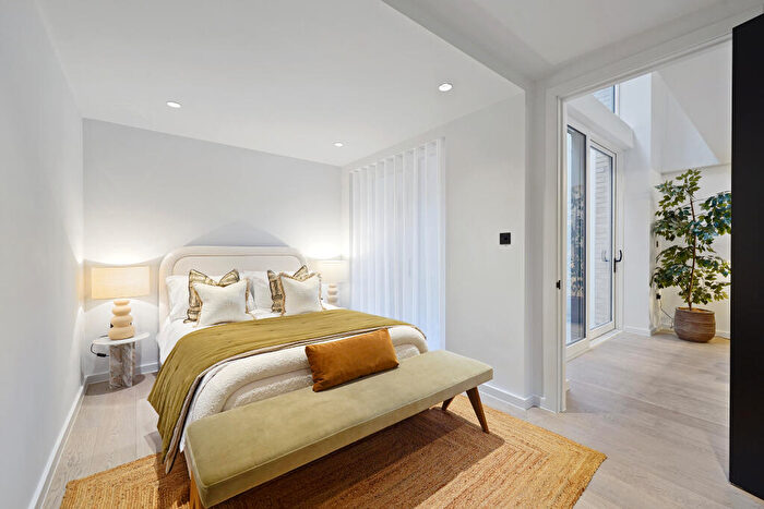 3 Bedroom Mews For Sale In Lamb Mews, London Fields, E8 - Photo 5
