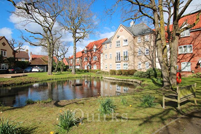 2 Bedroom Apartment For Sale In Handleys Court, Noak Bridge, SS15
