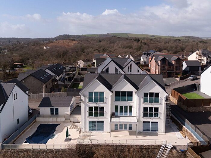 6 Bedroom Detached House For Sale In Brynmenyn, Bridgend, CF32