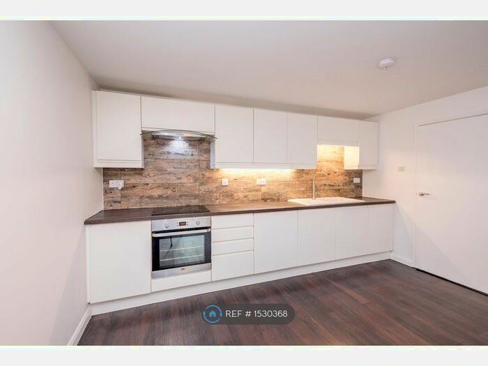 2 Bedroom Flat To Rent In Dumfries Street, Luton, LU1