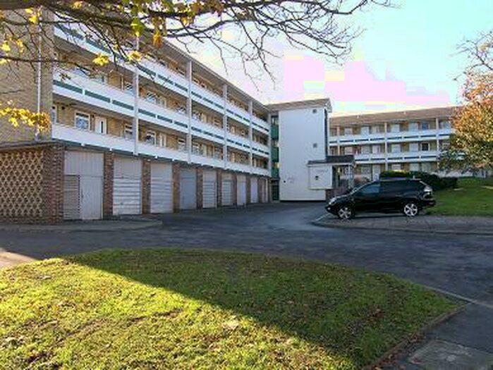 1 Bedroom Flat To Rent In South Lynn Crescent, Easthampstead, Bracknell, RG12