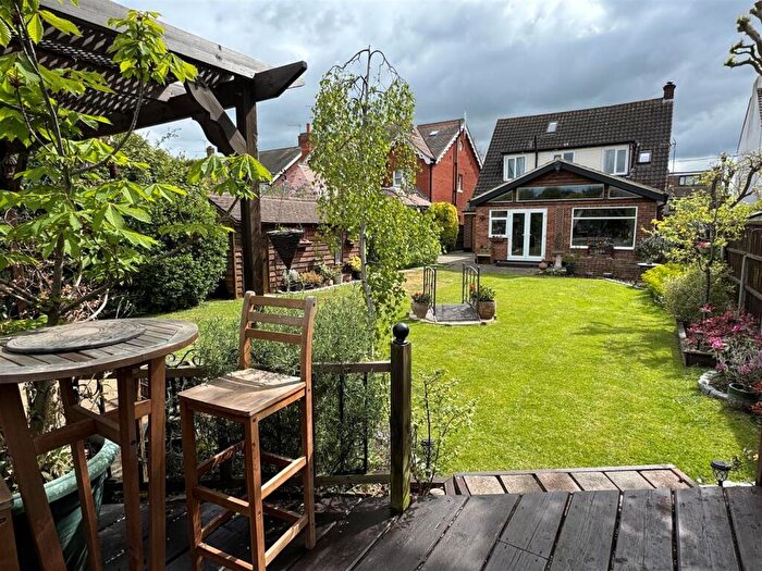 4 Bedroom Detached House For Sale In Greensward Lane, Hockley, SS5