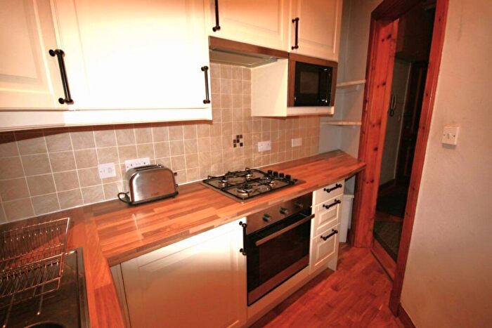 1 Bedroom Flat To Rent In Tay Street, Edinburgh, EH11