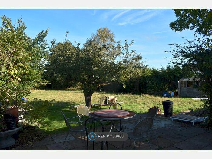 4 Bedroom Semi-Detached House To Rent In Croft Road, Benfleet SS7