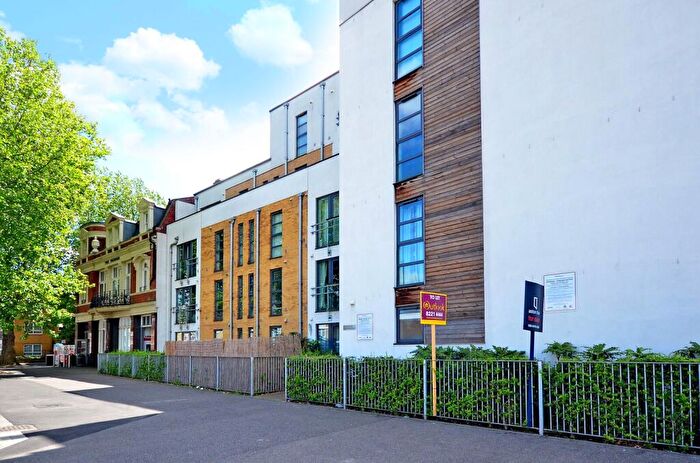 2 Bedroom Flat To Rent In Romford Road, Stratford, London, E15