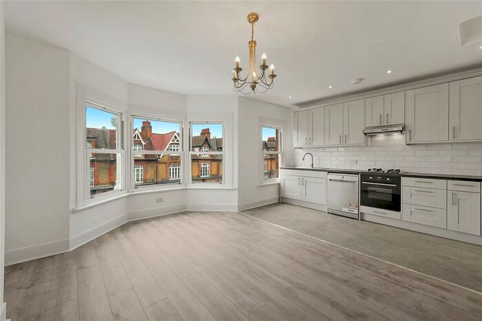 3 Bedroom Flat To Rent In Stapleton Hall Road, London, N4