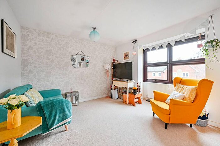 1 Bedroom Flat For Sale In Holley Road, Acton, London, W3