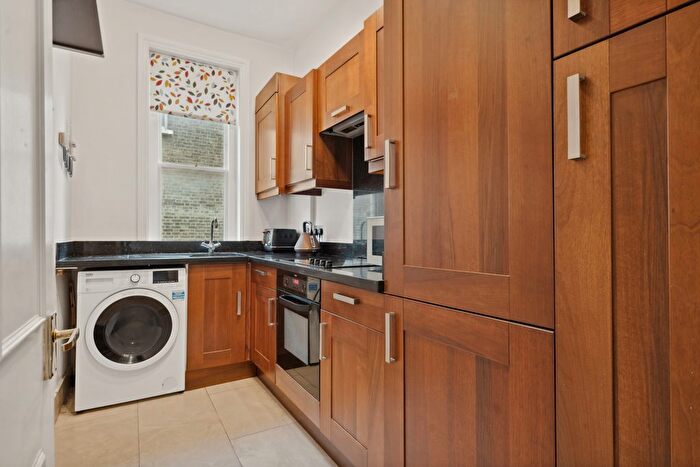 2 Bedroom Flat For Sale In Carleton Road, London, N7