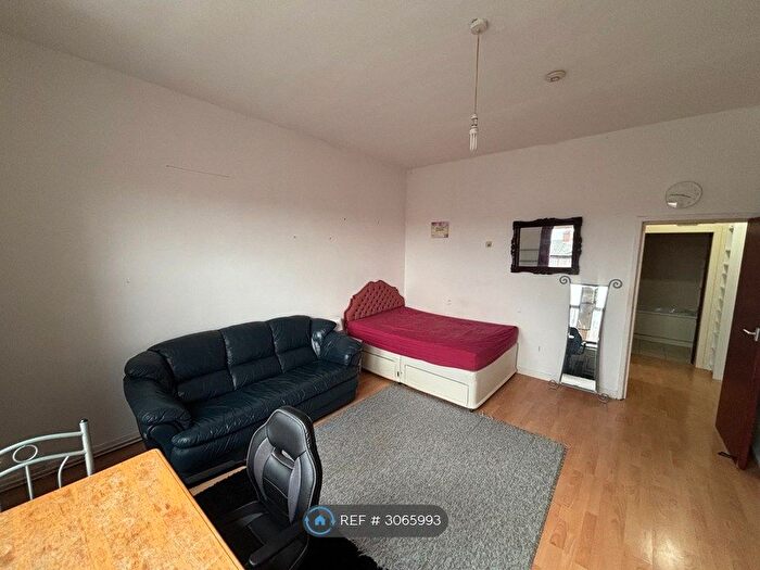Studio To Rent In Moss Lane East, Manchester, M14