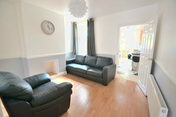 4 Bedroom Terraced House To Rent In Wykeham Road, Reading, RG6