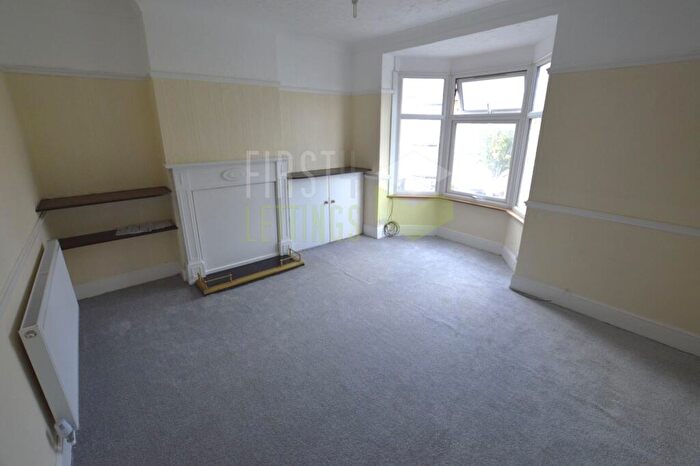1 Bedroom Flat To Rent In Barclay Street, West End, LE3