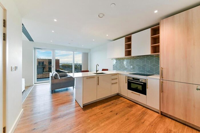 Apartment To Rent In Blenheim Mansions, Alexandra Gate, London, N8