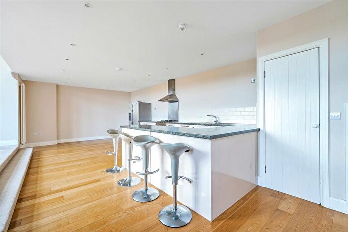 3 Bedroom Apartment For Sale In West Avenue, Bath, Somerset, BA2