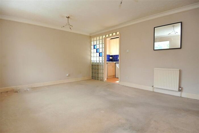 2 Bedroom Apartment For Sale In Crawshaw Road, Ottershaw, Chertsey, KT16