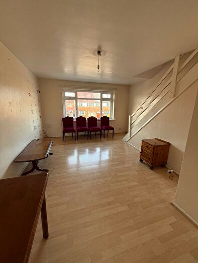 2 Bedroom Maisonette To Rent In Marshall Close, Hounslow, TW4