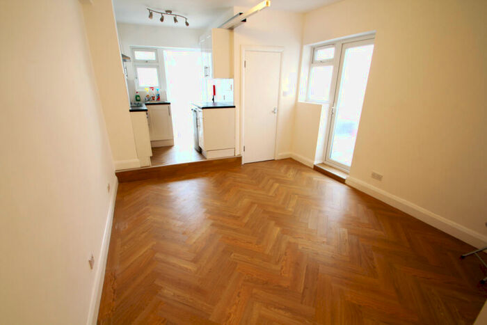 1 Bedroom Flat To Rent In High Road, South Woodford, E18