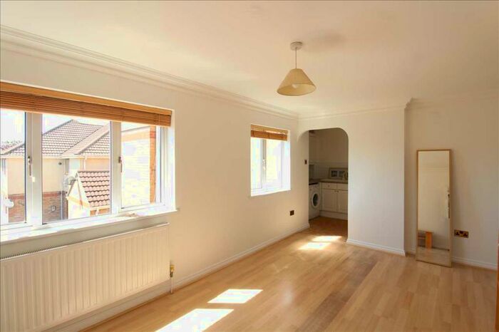 2 Bedroom Apartment To Rent In Leigh On Sea, SS9
