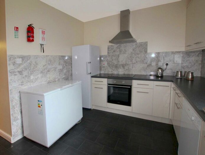 5 Bedroom Terraced House To Rent In Christchurch Road, Reading, RG2