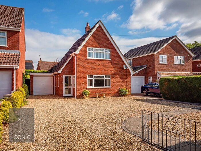 3 Bedroom Chalet For Sale In Sheridan Close, Drayton, Norwich, NR8