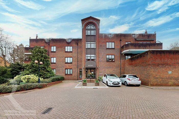 3 Bedroom Flat To Rent In Holders Hill Road, London, NW4