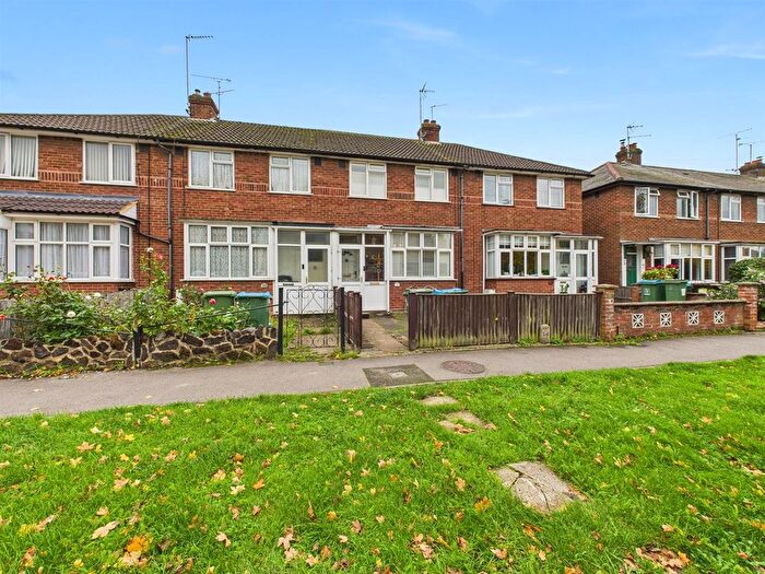 3 Bedroom Terraced House For Sale In Stocklake, Aylesbury, Buckinghamshire, HP20