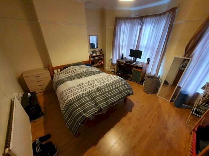 5 Bedroom House To Rent In Gelligaer Street, Cathays, CF24