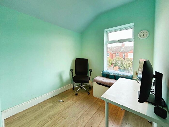 3 Bedroom Terraced House For Sale In Wycliffe Road, Abington, Northampton, NN1