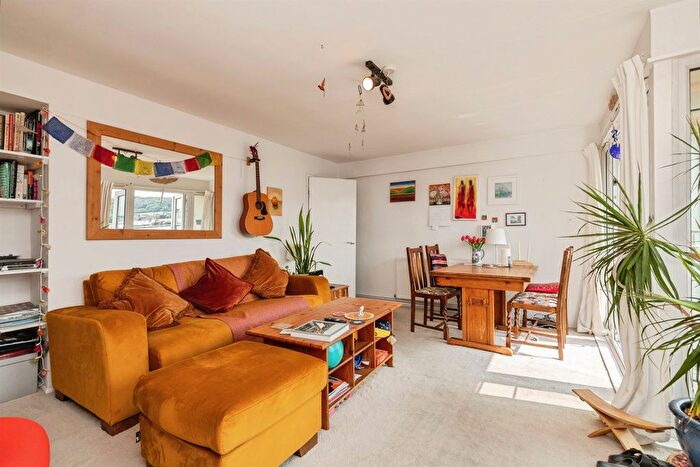 3 Bedroom Flat For Sale In Snow Hill, Bath, BA1